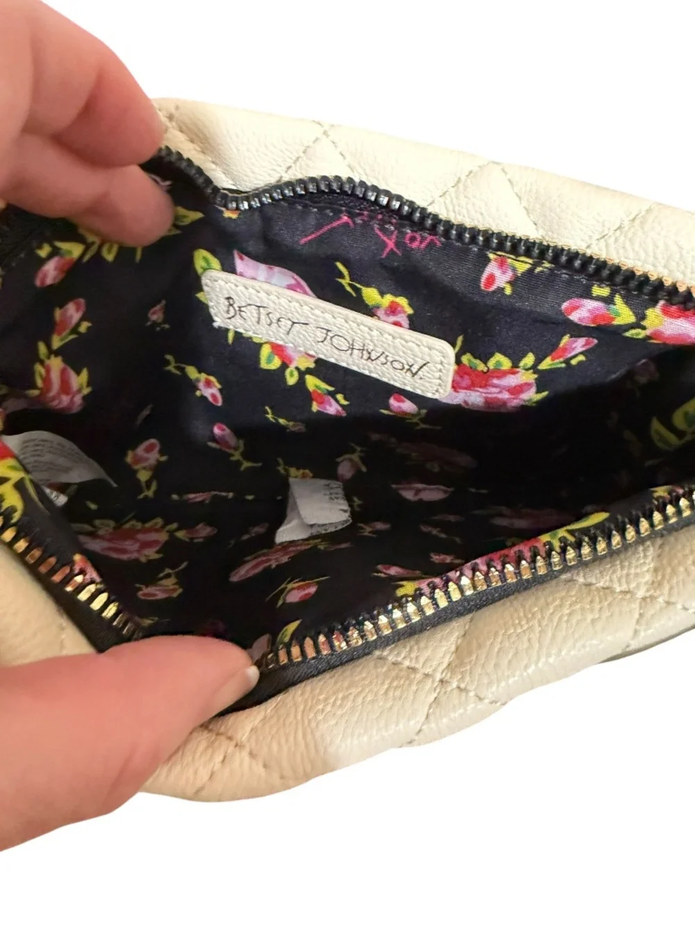 Betsey Johnson Puppy Face Crossbody – Quilted Look – Cute Bag - Picture 4 of 9